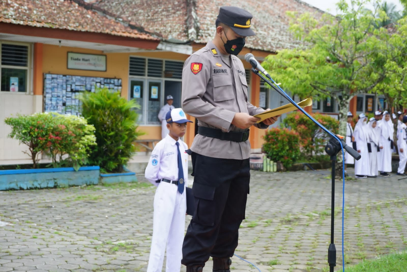 Police Goes to SMP Negeri 2 Temon